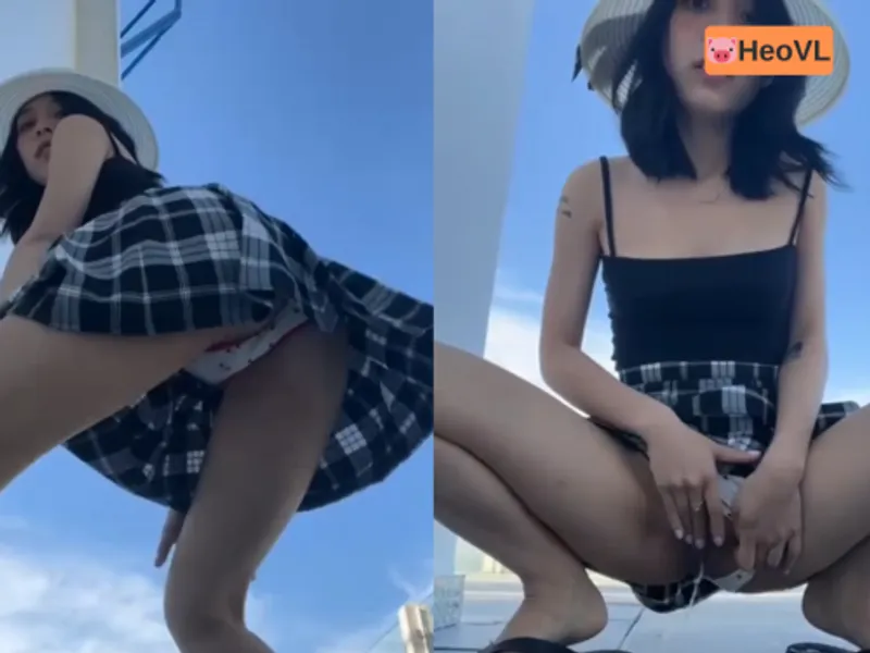 Em gái dâm đi đi giã ngoại nhưng cũng không quên quay clip show dương vật cho fans xem