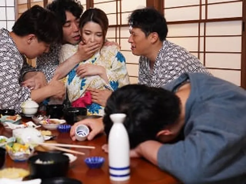 đưa người vợ đi suối nước nóng, anh xã không biết vợ bị người khác nắc sấp mặt