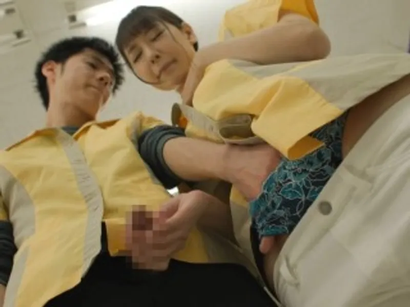 điên cuồng xoạc cô đồng nghiệp dâm dục trong siêu thị mini