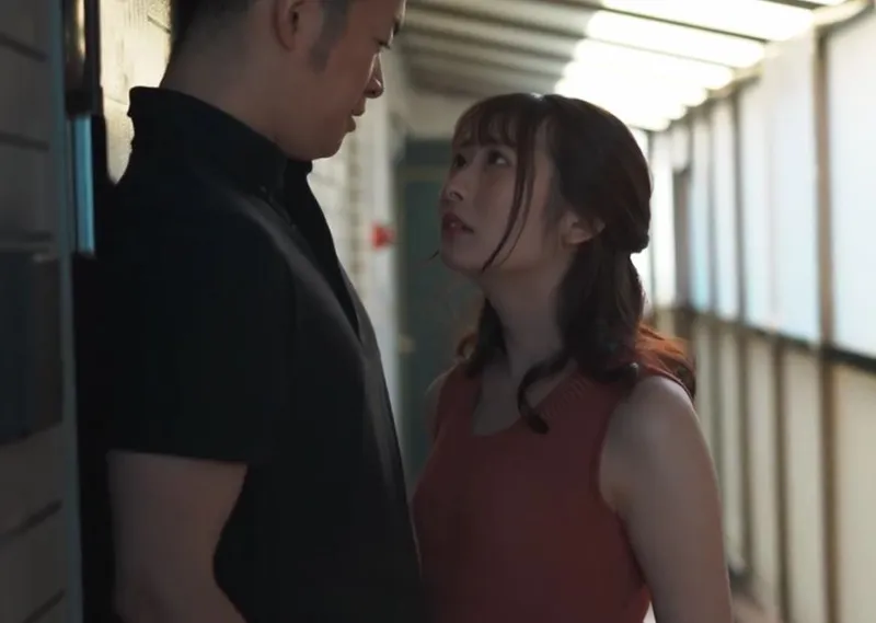 Cô vợ mang thai, tôi bị gợi cảm bởi cô vợ cạnh nhà thường ở nhà một mình