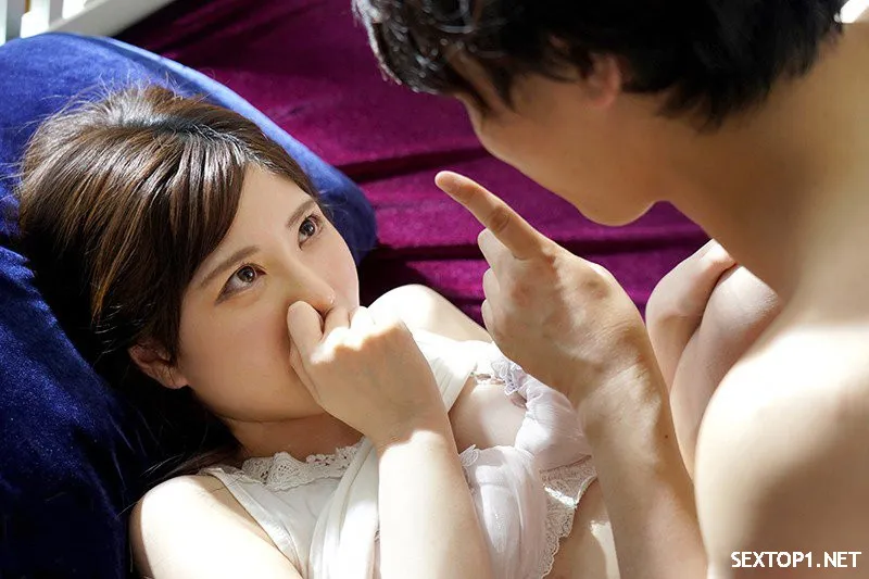 Dẫn bạn về nhà, bị bạn địt luôn cô vợ của mình