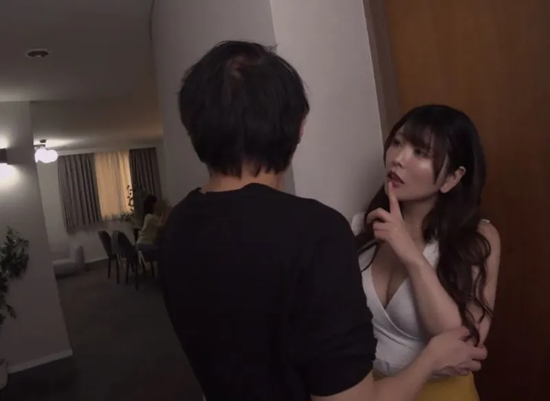 Mối xxx bí mật với bạn thân của cô vợ ngay tại nhà