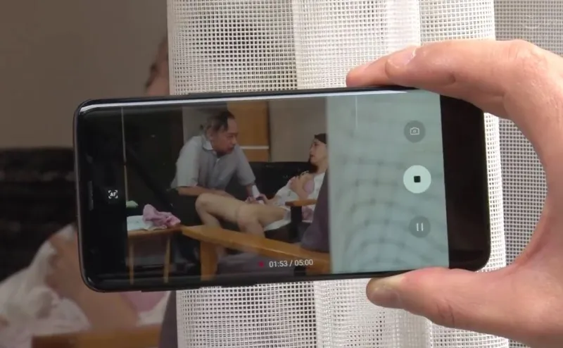 Vợ của con trai gian díu với bố người chồng bị gã tiền bối khu phố phát hiện