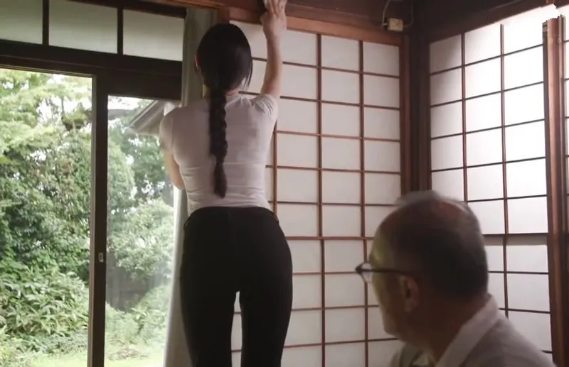 Chồng yêu vỡ nợ, người vợ đến nhà thầy giáo cũ làm giúp việc thì gặp dê cụ