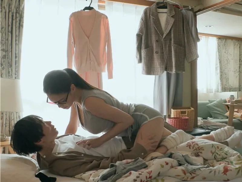 được chị nhà bên "an ủi" khi em gái đi ngoại tình